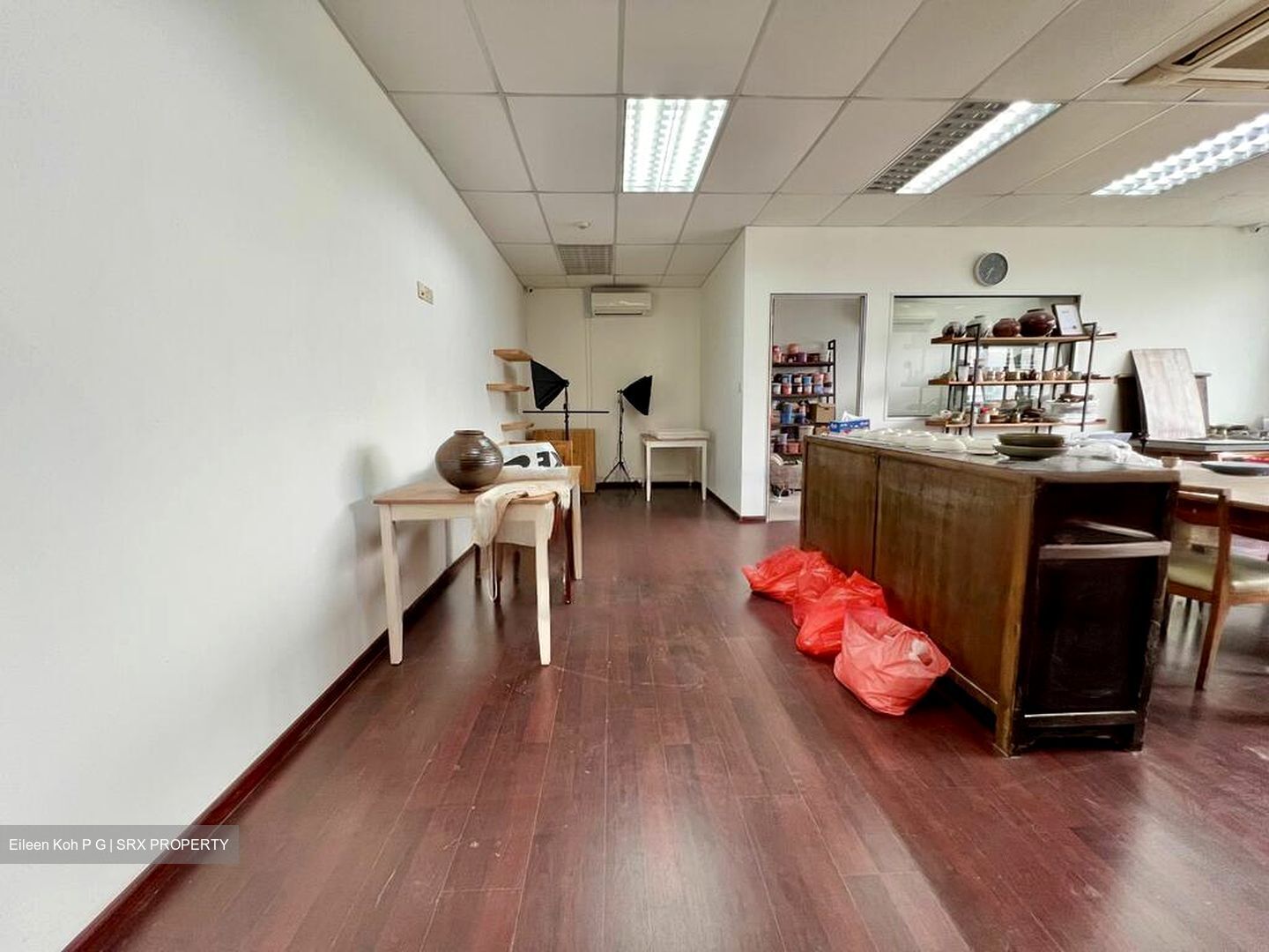 Redhill Forum (D3), Factory #455305991